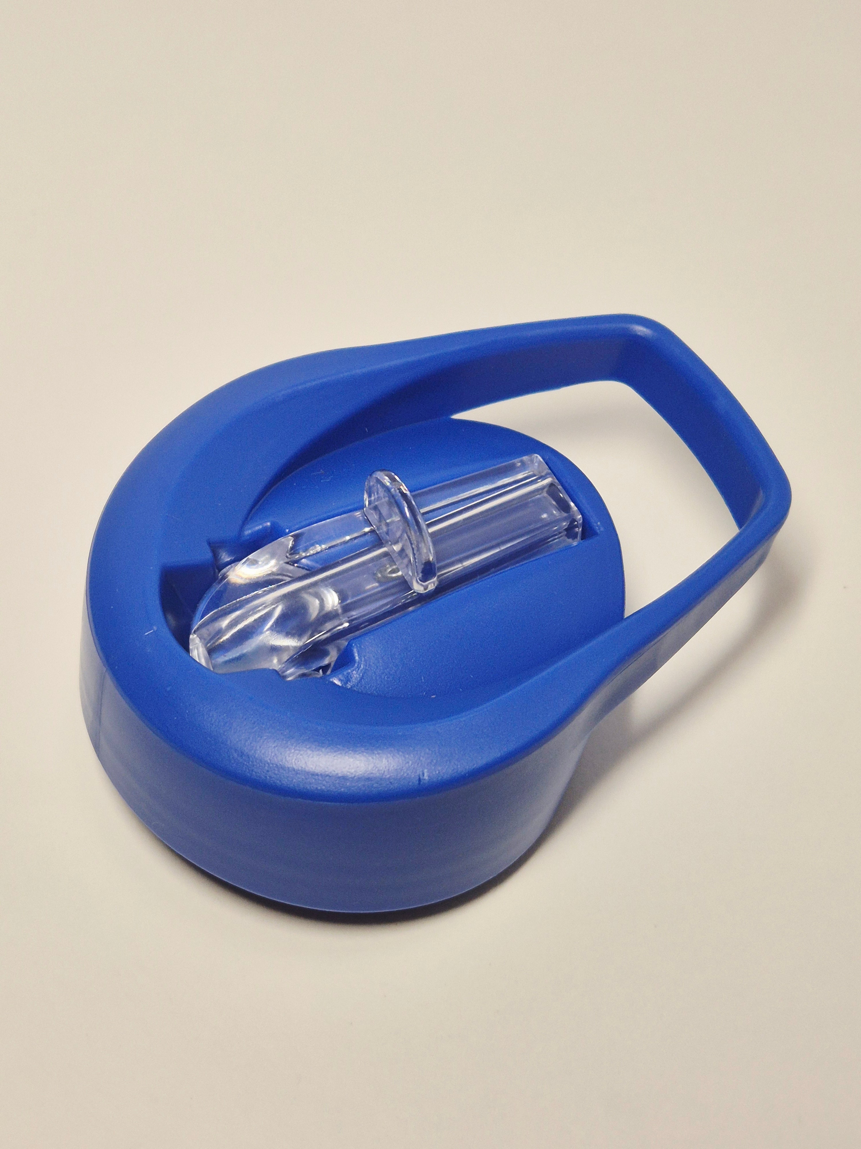 Trinkbecher mit integrierten Strohhalm