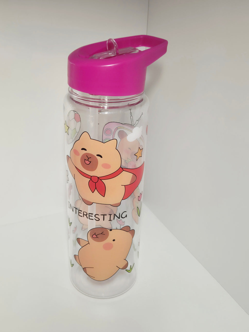 Trinkbecher mit integrierten Strohhalm