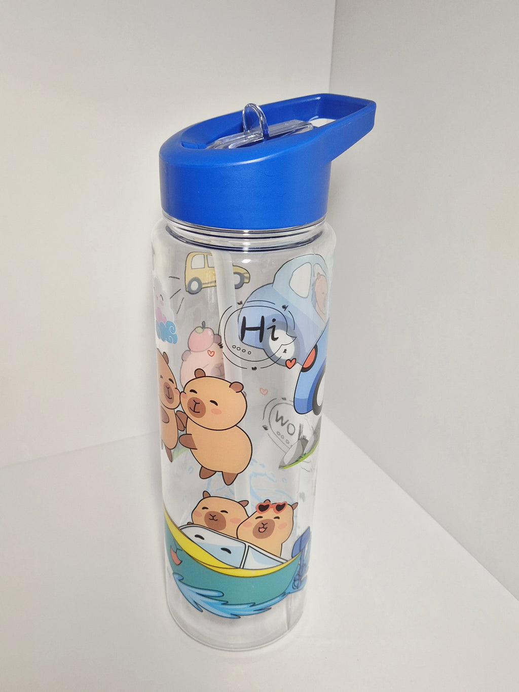 Trinkbecher mit integrierten Strohhalm