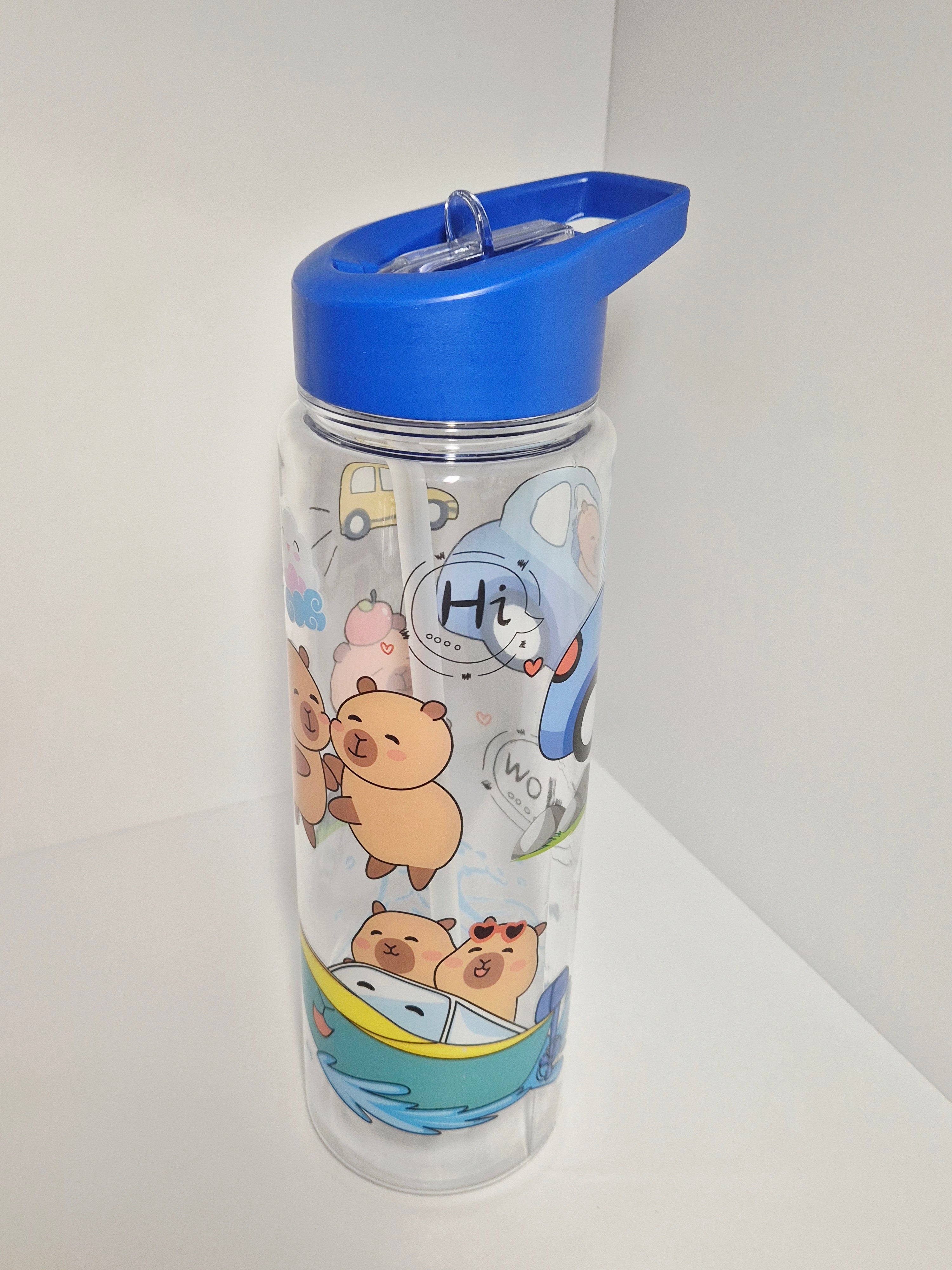 Trinkbecher mit integrierten Strohhalm