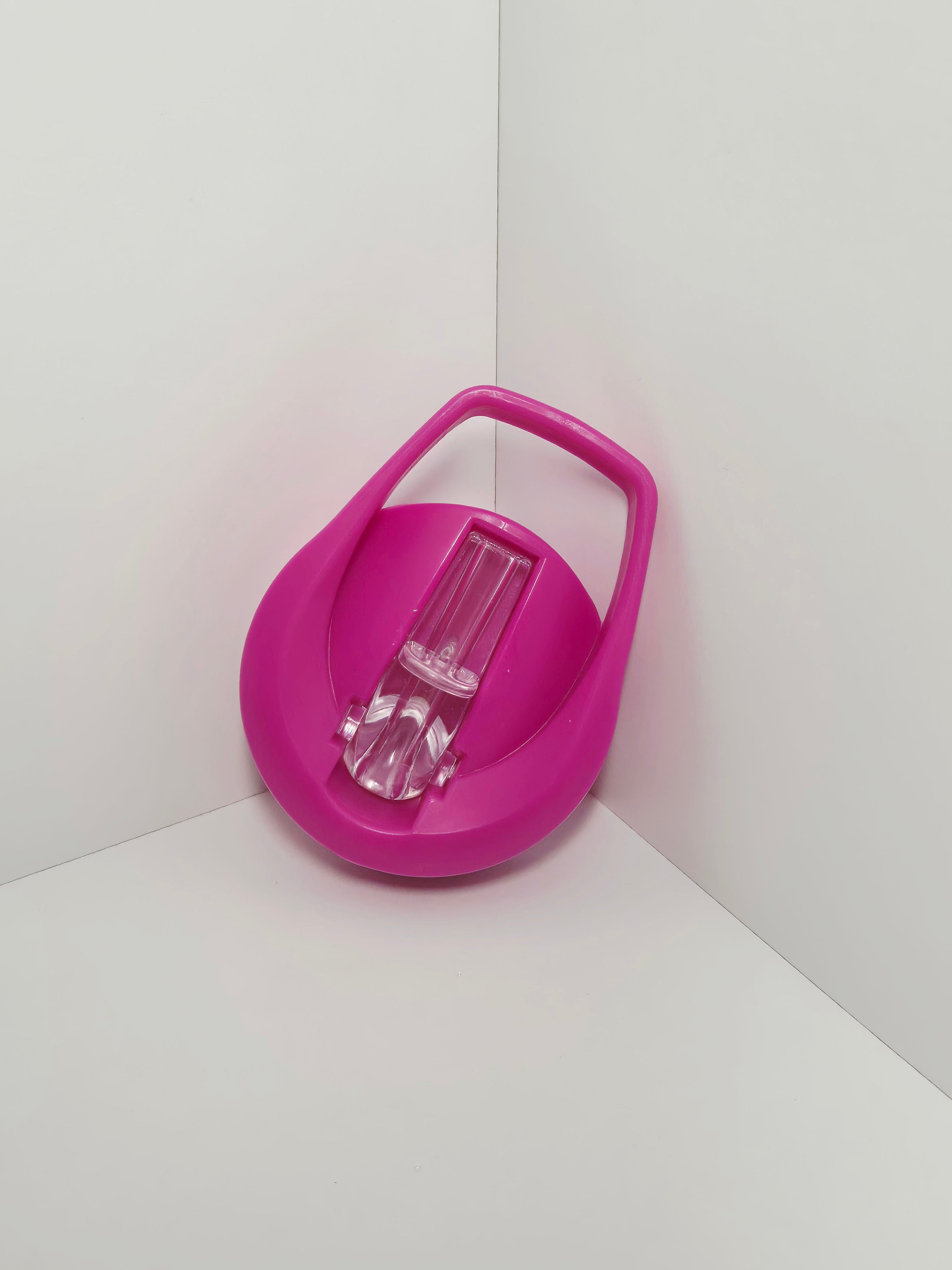 Trinkbecher mit integrierten Strohhalm