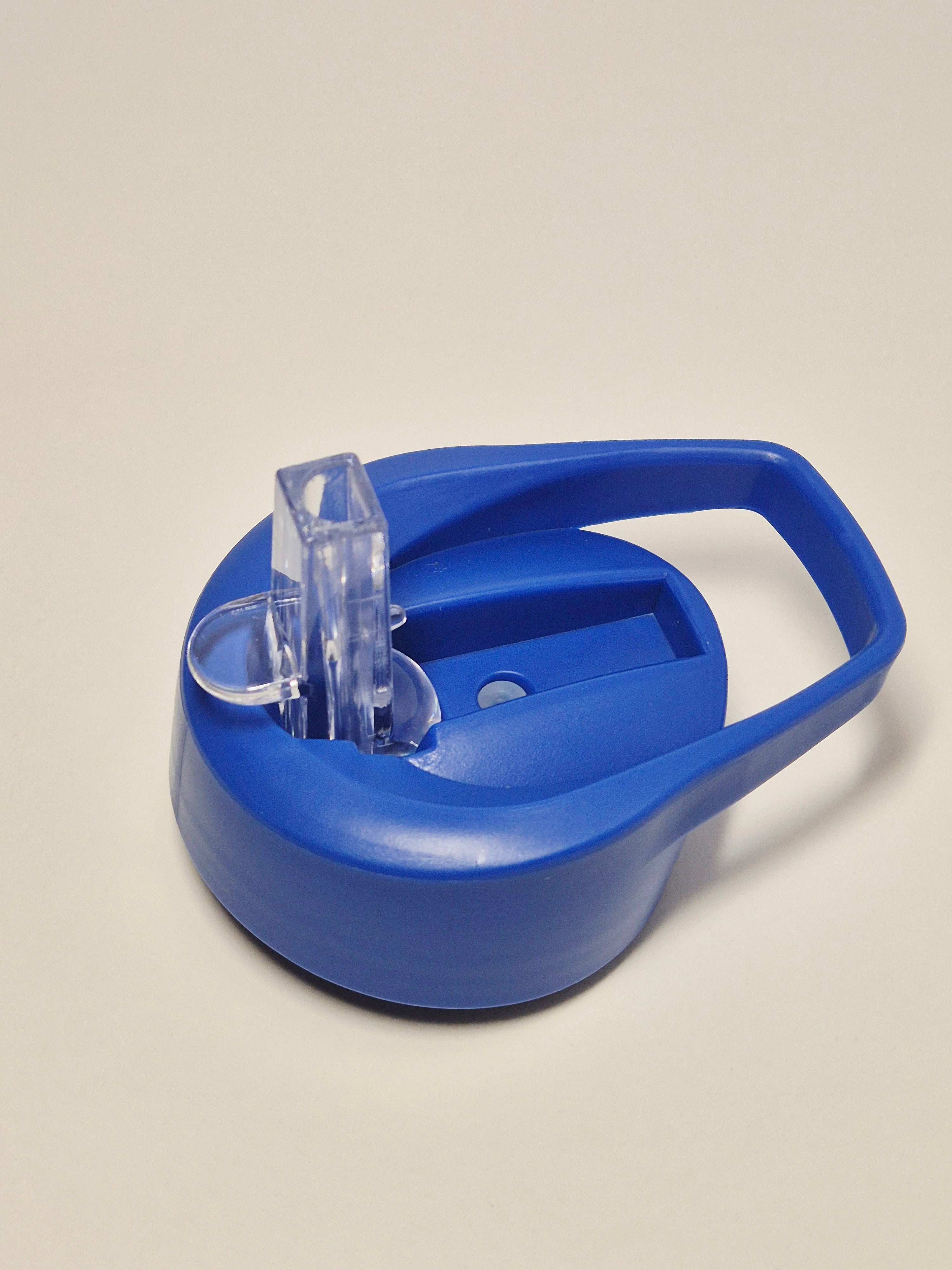 Trinkbecher mit integrierten Strohhalm